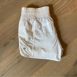 Lululemon Tracker Short V *4"